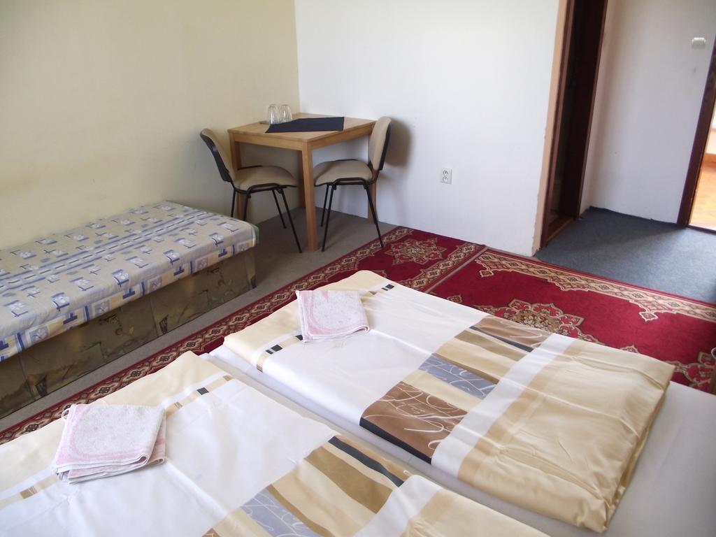 Penzión Slávia Poprad Esterno foto