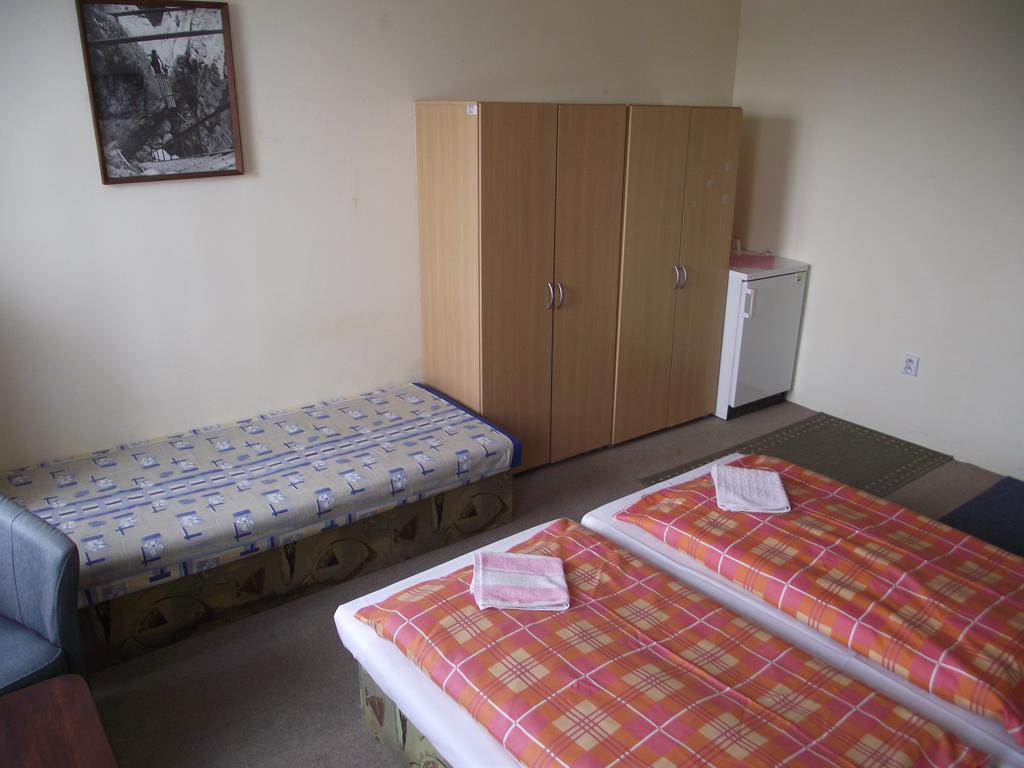 Penzión Slávia Poprad Esterno foto